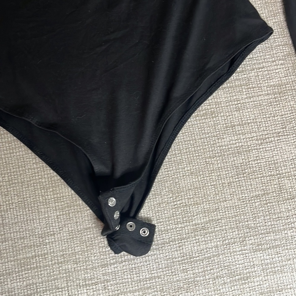 ⭐️ Fjun Black Bodysuit with Square neckline- size Large - Picture 2 of 7